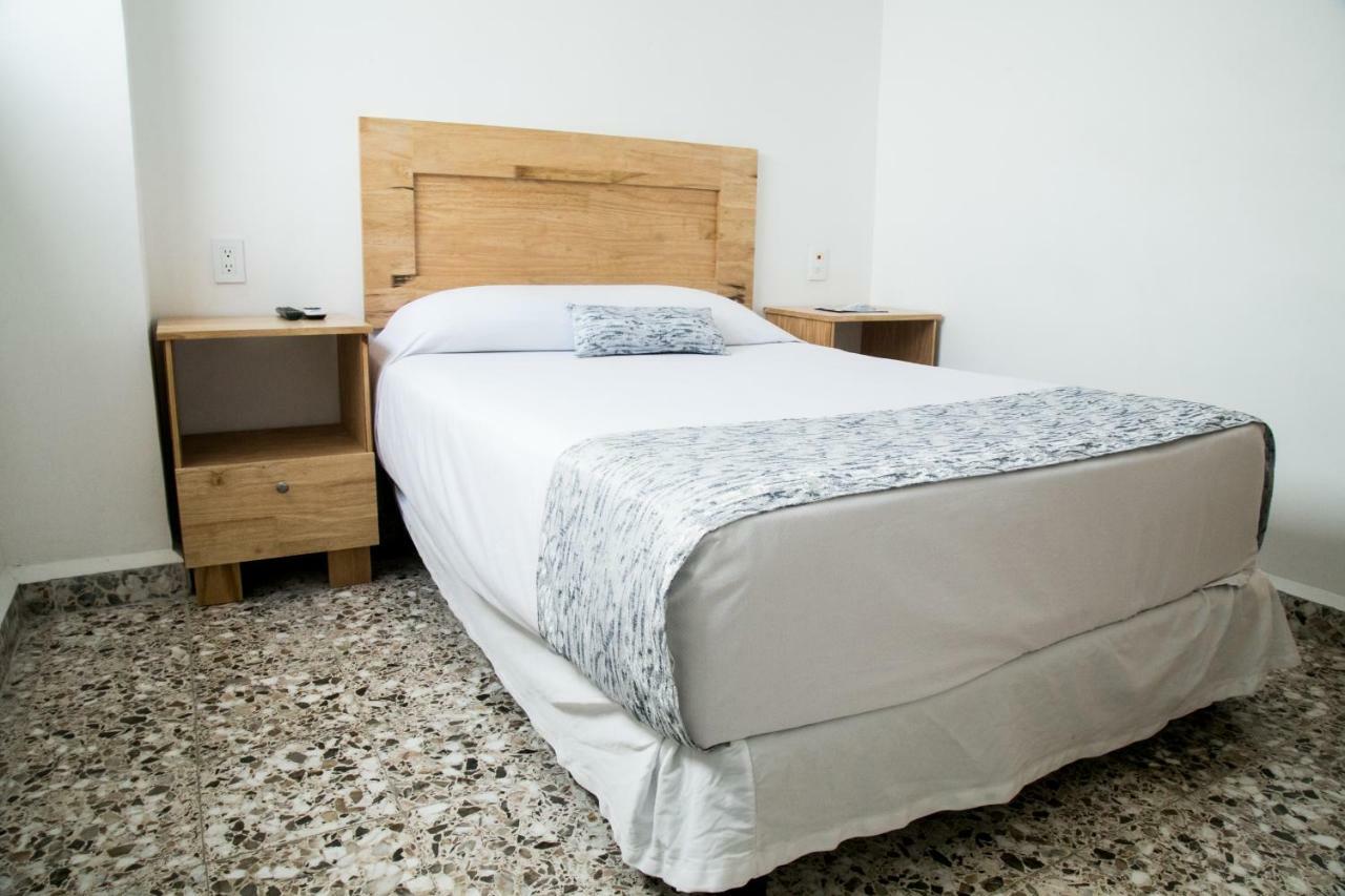 Booking 500 Monterrey Exteriör bild