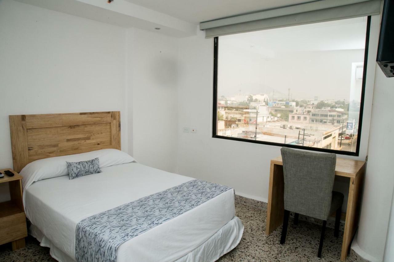 Booking 500 Monterrey Exteriör bild