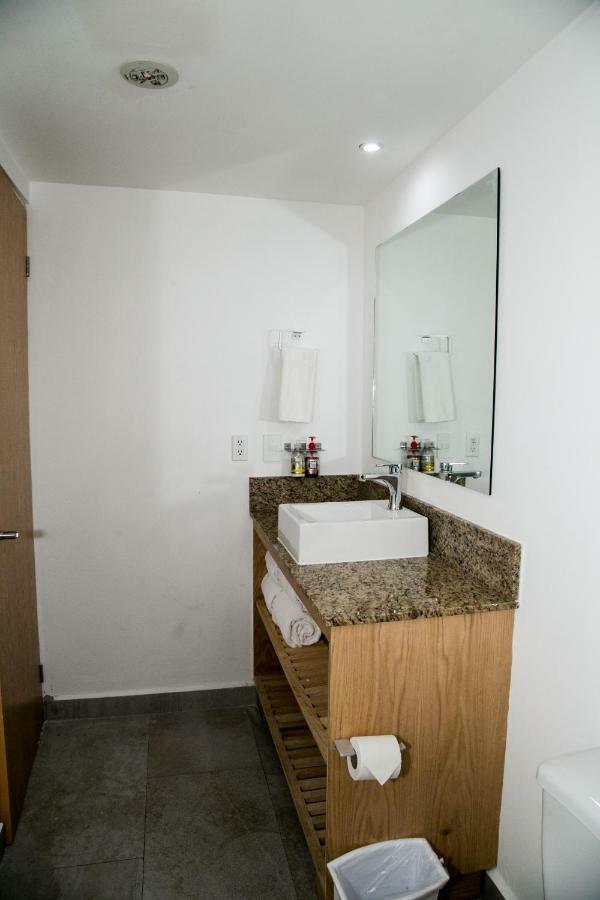 Booking 500 Monterrey Exteriör bild