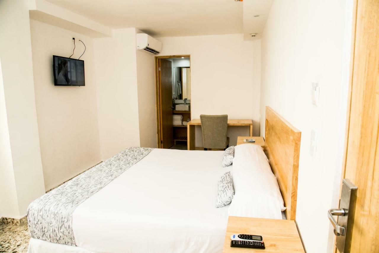 Booking 500 Monterrey Exteriör bild