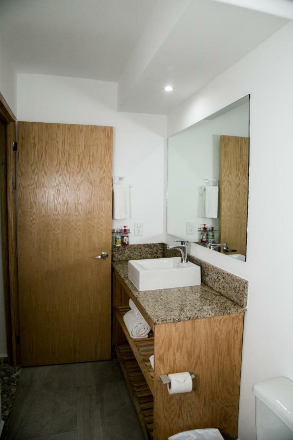 Booking 500 Monterrey Exteriör bild